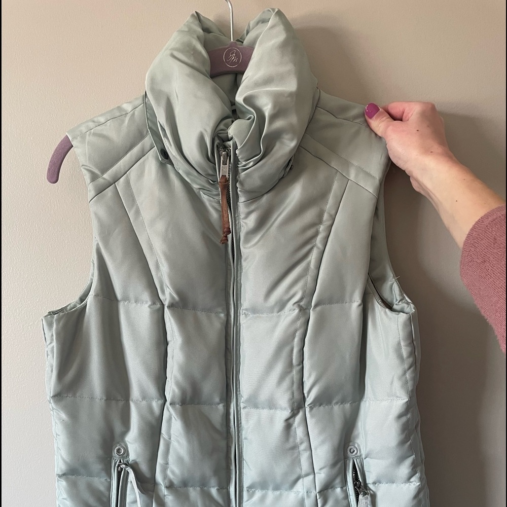 Light blue/green Eddie Bauer down vest. Size small. Worn once